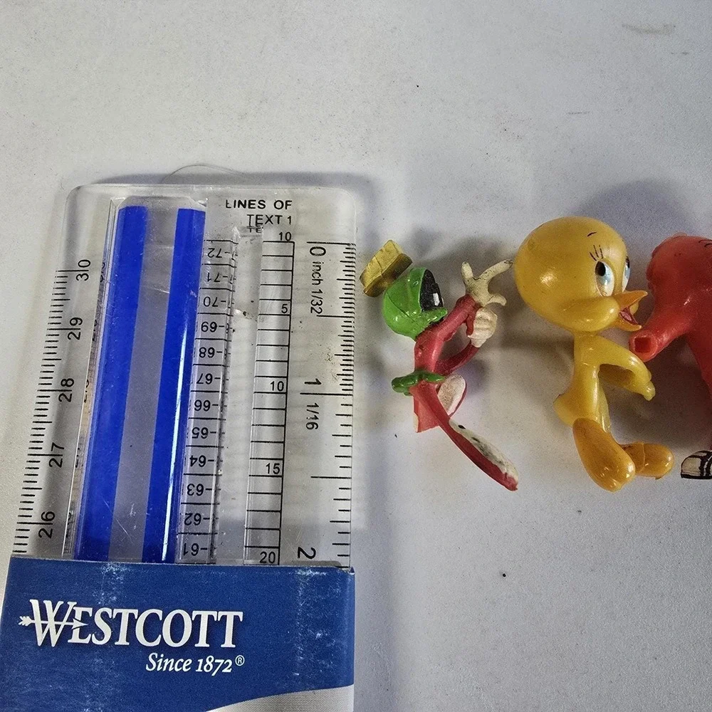 Bugs Bunny Tweety Pencil Toppe Small Figures Used Some Broke Lot Of 4 WB S03 Lot